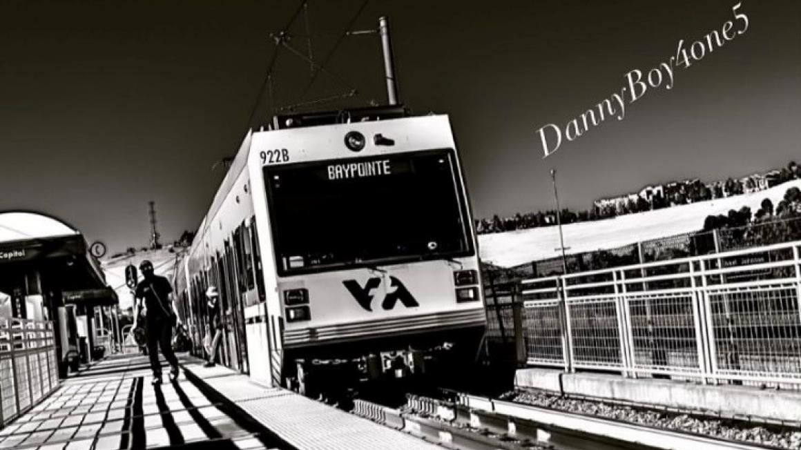 VTA light rail train