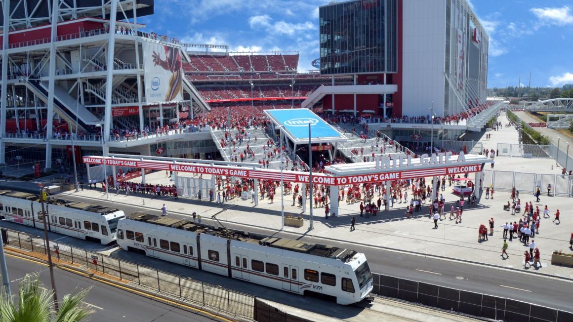 Light rail train in front of Levi's stadium