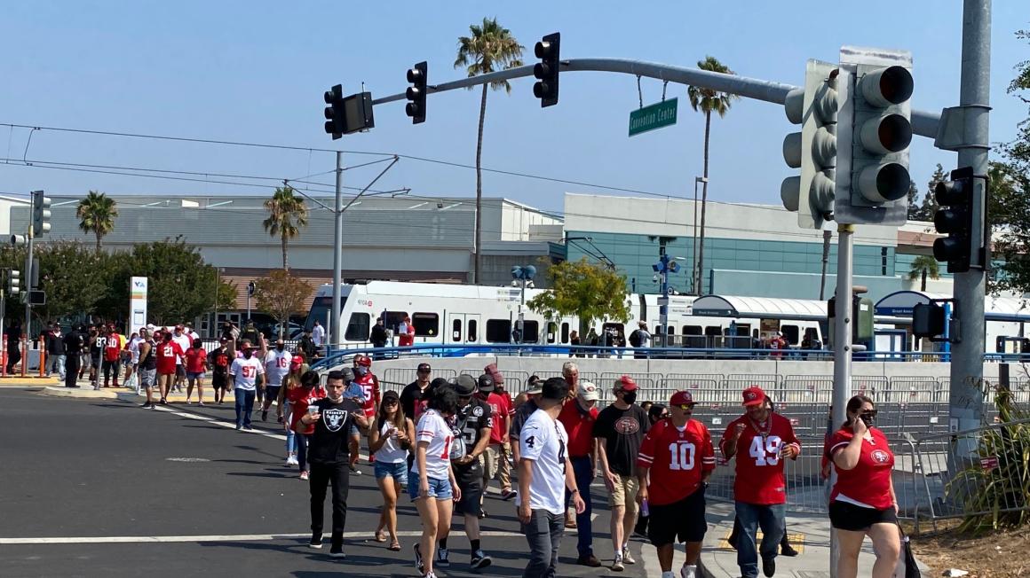 49ers Fans Take VTA to Levi's Stadium