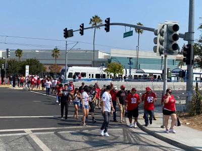 49ers Fans Take VTA to Levi's Stadium