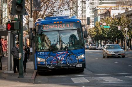 522 bus at stop