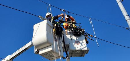 worker in cherrypicker