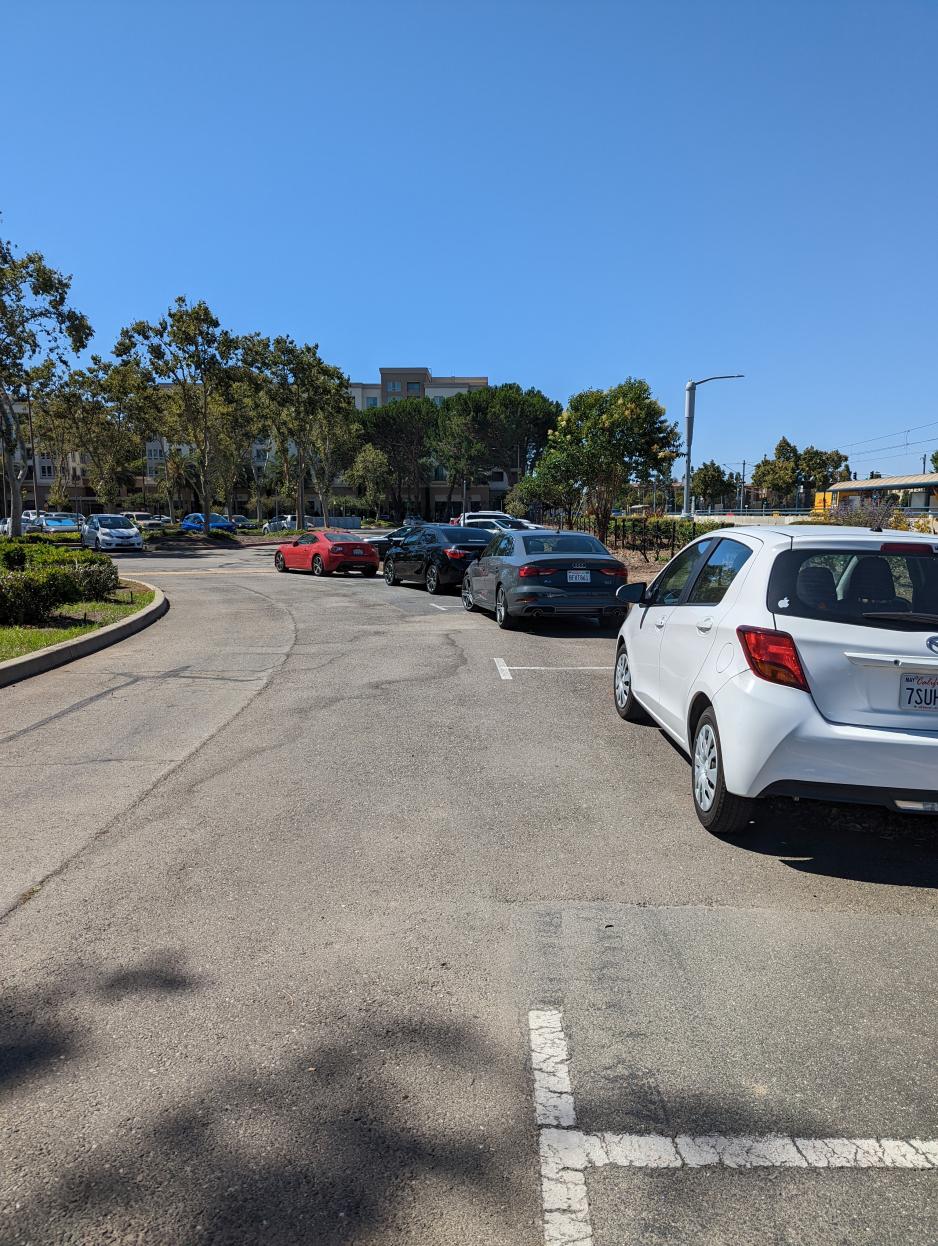 A photo of an L shaped parallel parking in parking lot. 