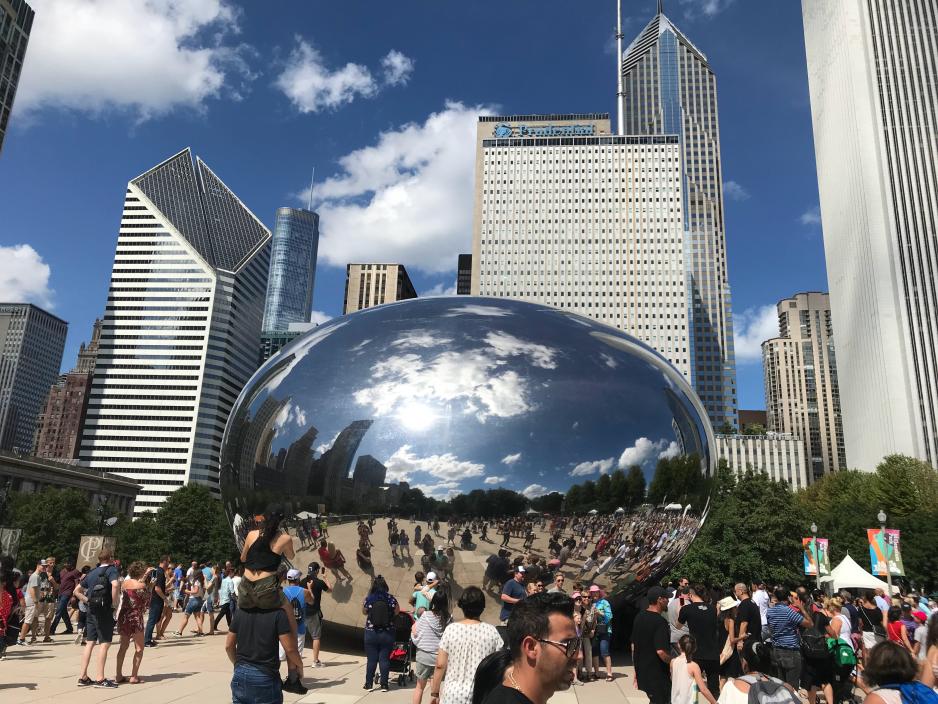 A photo of the Bean (Cloud Gate) in Chicago.