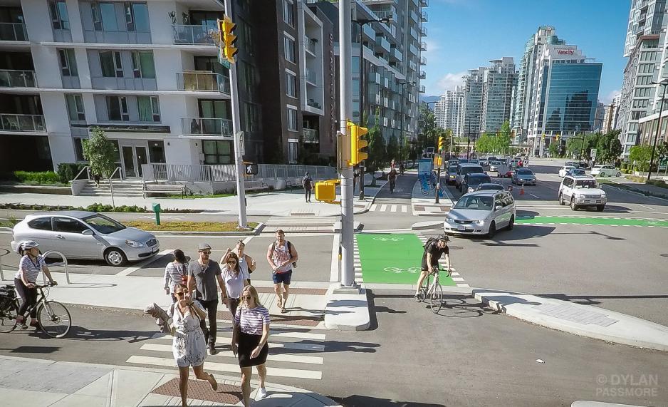 Photo of an intersection that accommodates pedestrians, bicyclists, and drivers.