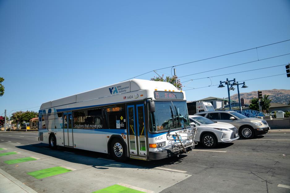 vta bus at light