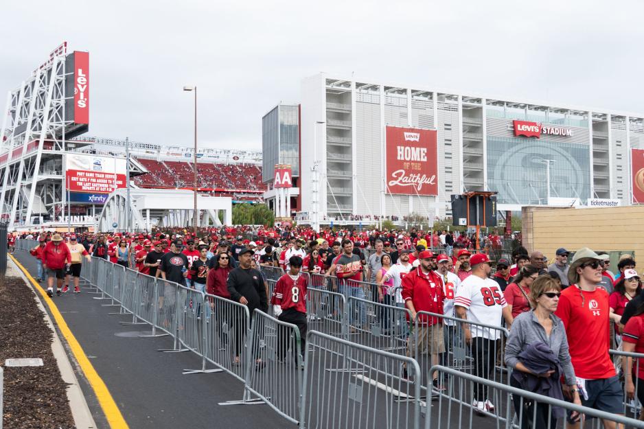 Niner fans waiting outside of Levi's Stadium in the VTA queue lines